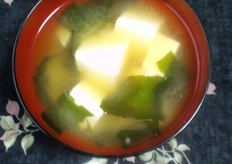 Recipe of Speedy Super Easy Tofu & Wakame Miso Soup