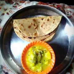 A picture of Potato curry and paratha.
