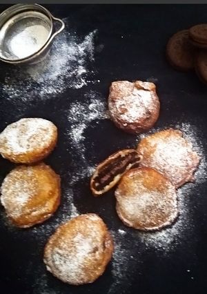 A picture of Fried Oreos / Sandwich Cookies.