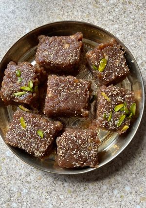 A picture of Dates Halwa.