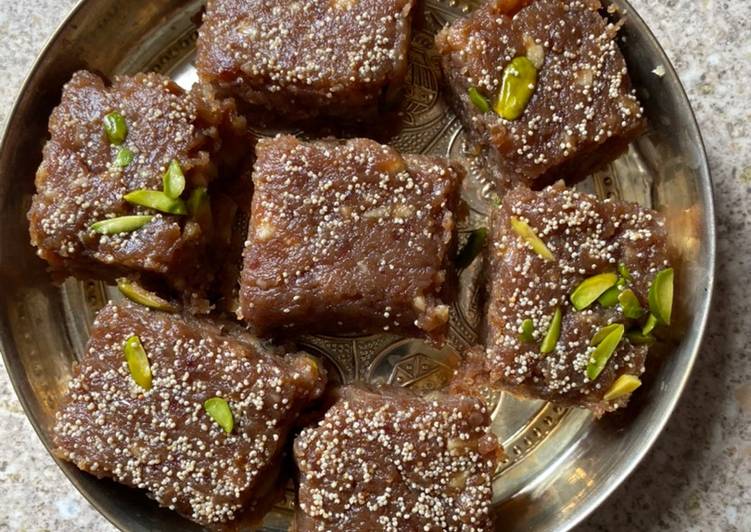 How to Make Quick Dates Halwa