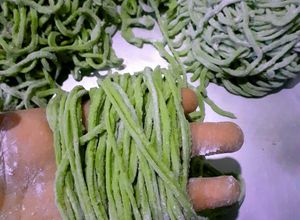 Foto resep Mie bayam homemade