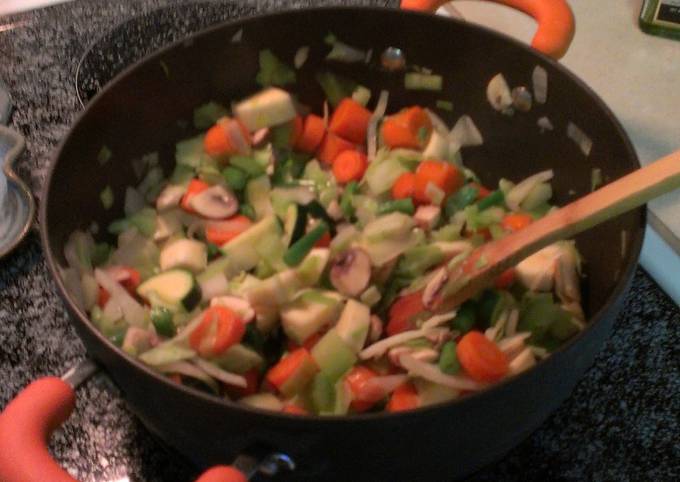 How to Make Favorite Low-Cal Veggie Soup