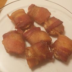 A picture of Bacon Parmesan Craker Bites.