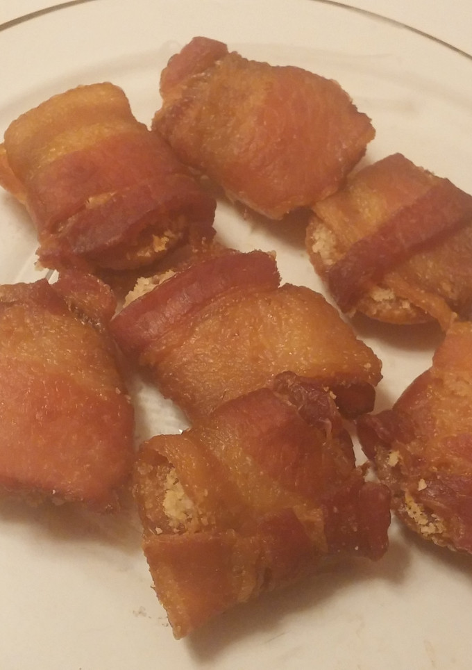 A picture of Bacon Parmesan Craker Bites.