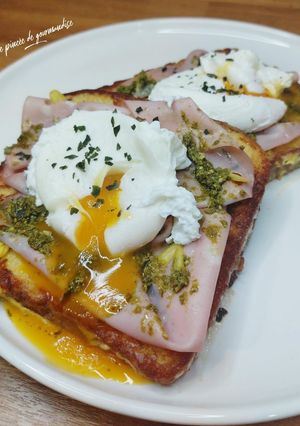 Une photo de Pain perdu pesto mortadelle