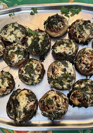 Une photo de Champignons farcis aux tomates, emmental et coriandre