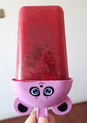 Una foto de Helado de frutilla y chocolate