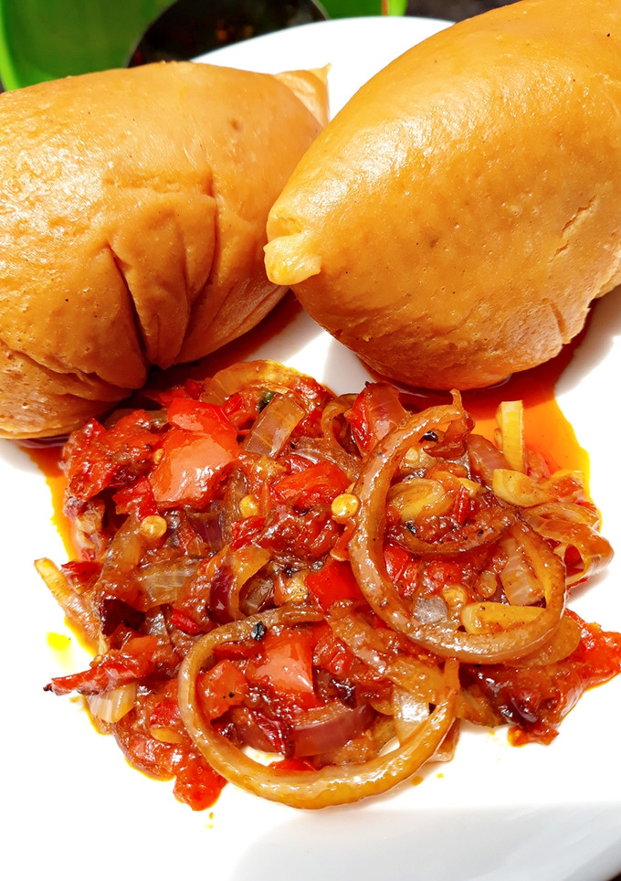 A picture of Moimoi with sauce.