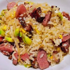 A picture of 煙熏鴨炒飯 SMOKED DUCK FRIED RICE.