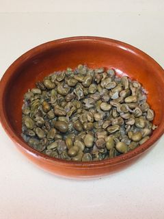 Una foto de Habas con cebolla