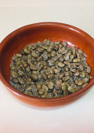 Una foto de Habas con cebolla