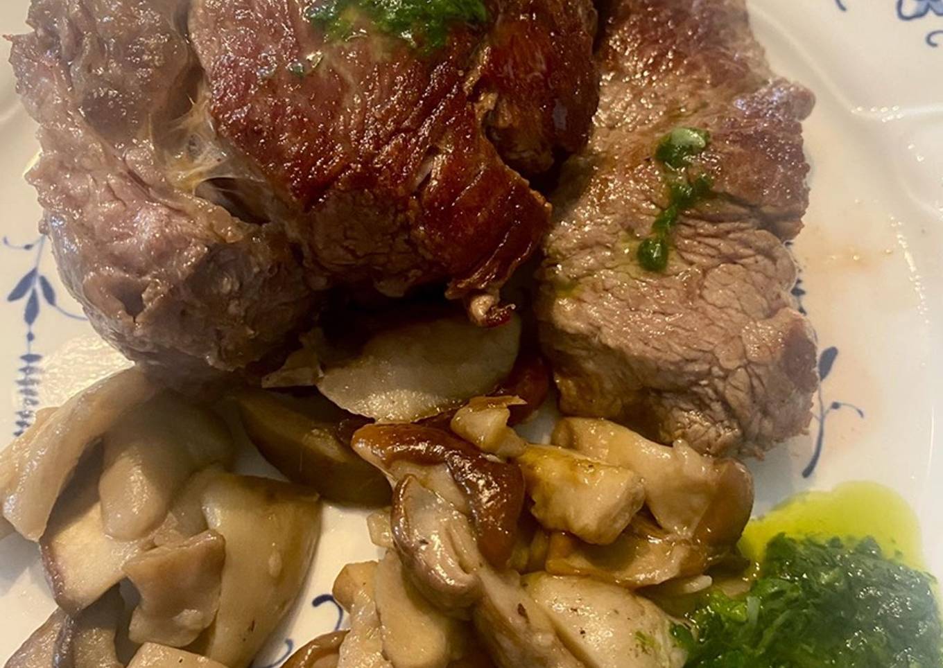 Côte, cèpes à la sauce pesto