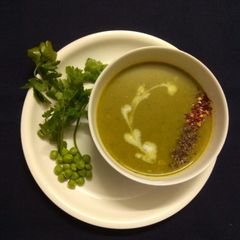 A picture of Green peas soup.