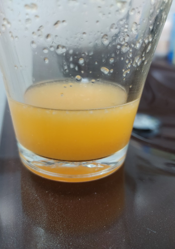 Una foto de Receta diurética zanahoria, manzana, apio, lima, jengibre fresco (opcional)