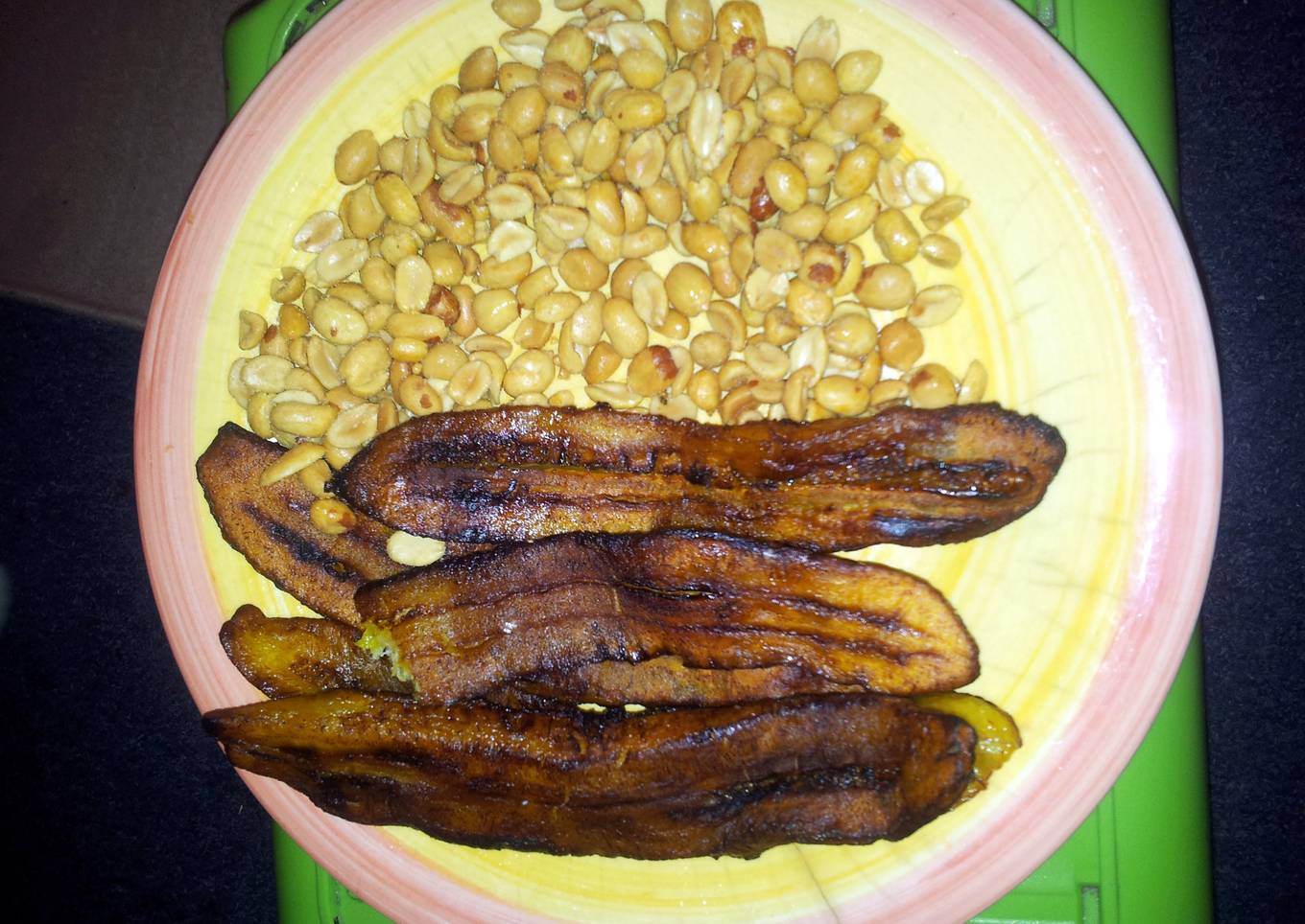 Fried plantain with peanut