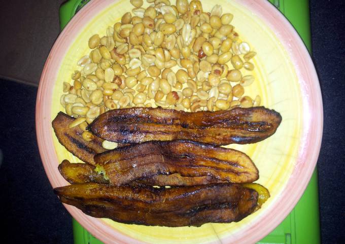 Fried  plantain with peanut