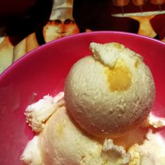 A picture of Limoncello and mango ice cream.