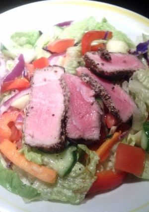 A picture of Ahi Tuna Salad.