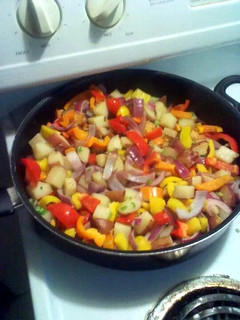 A picture of Kielbasa and veggies.