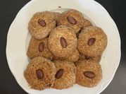 Una foto de galletas de almendras