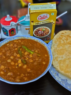 छोले भटूरे (chole bhature recipe in Hindi) रेसिपी मुख्य फोटो