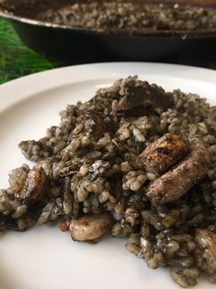Una foto de Arroz negro del senyoret 🥘🦑 🦐