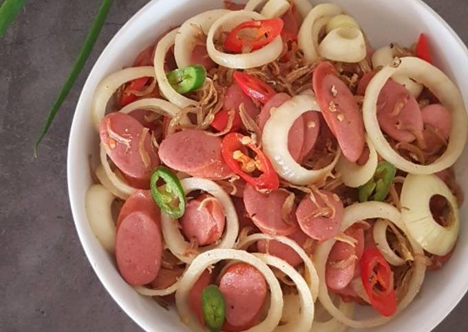 Sautéed Sliced Sausages with Anchovies