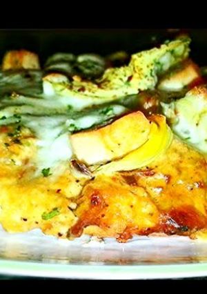 A picture of Mike's Gilroy Garlic Chicken Pizza.