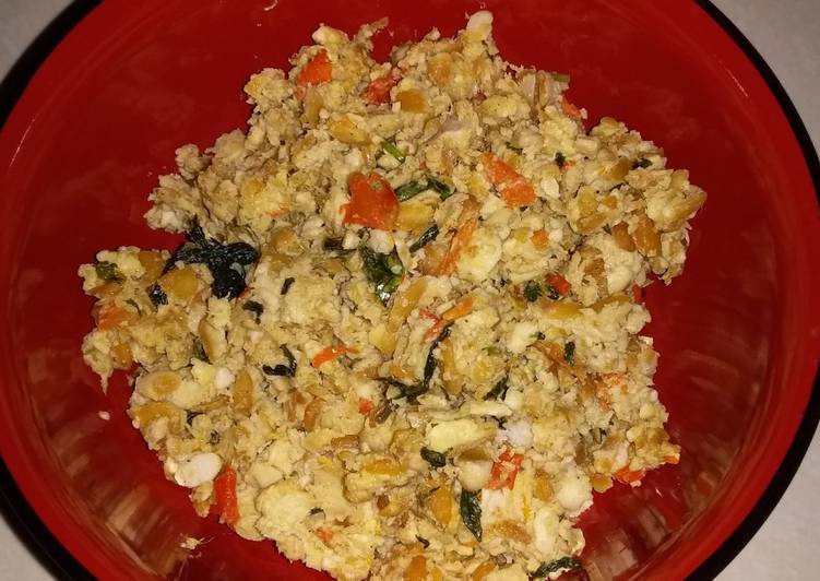 Tempe Geprek dengan Basil dan Daun Ketumbar