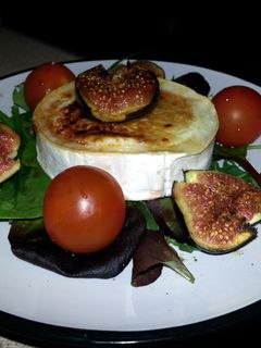 A picture of Caramelised goats cheese and fig salad.
