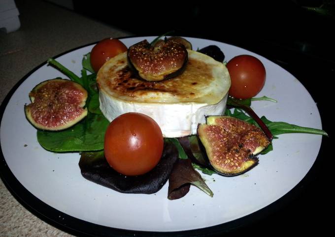 Caramelised goats cheese and fig salad