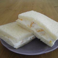 A picture of Easy! Fruit Sandwiches That Don't Get Watery.