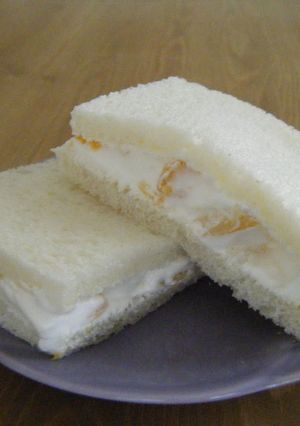 A picture of Easy! Fruit Sandwiches That Don't Get Watery.