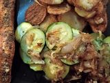 Salmon fillet with persillade potatoes, courgettes and onion