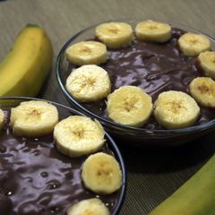 A picture of Chocolate and banana pudding.