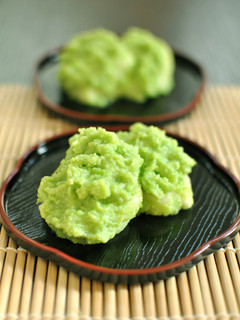 A picture of A Summertime Sweet from Tohoku: Zunda (Edamame) Mochi.