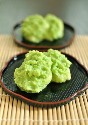 A picture of A Summertime Sweet from Tohoku: Zunda (Edamame) Mochi.