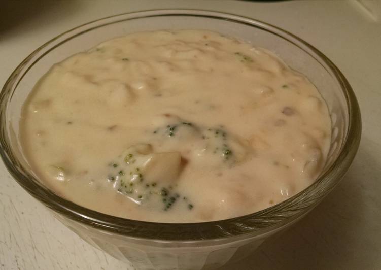 Quick and Easy Broccoli Pepper Jack Soup