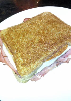 A picture of Turcheesy Sandwich.