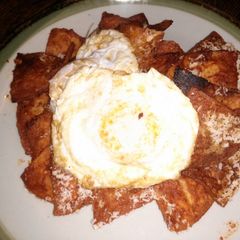 A picture of Chilaquiles breakfast.