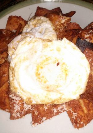 A picture of Chilaquiles breakfast.