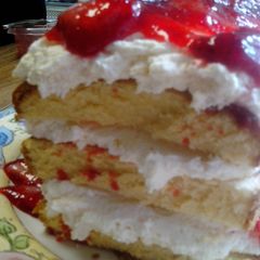 A picture of Strawberry Cheesecake Torte a pampered chef recipe.