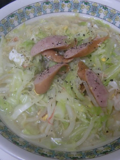 A picture of Instant Ramen with Veggies.