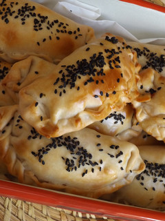 Una foto de Empanadas de ricotta, espinacas y pak-choi