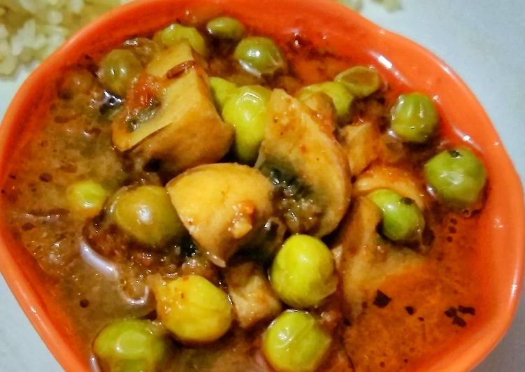 How to Make Speedy Mushroom Matar curry