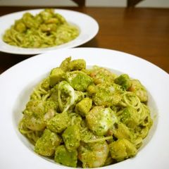 A picture of Spaghetti Genovese with Prawn, Avocado & Cheese.