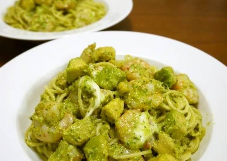 Simple Way to Make Any-night-of-the-week Spaghetti Genovese with Prawn, Avocado &amp; Cheese