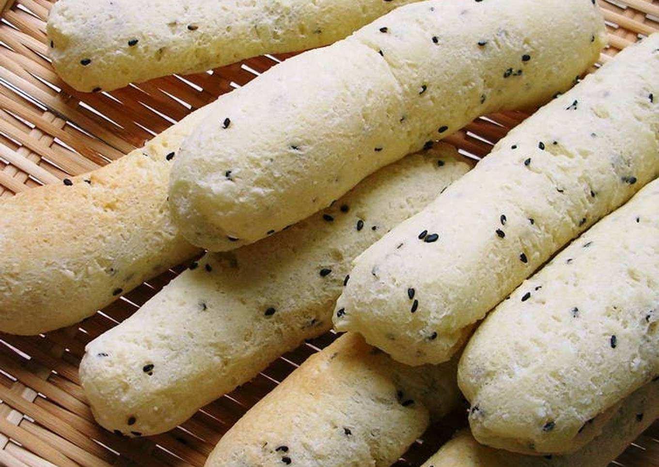 Chewy Black Sesame Seed Bread With Tapioca Powder