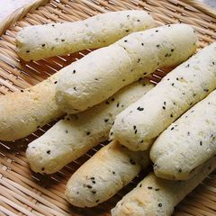 A picture of Chewy Black Sesame Seed Bread With Tapioca Powder.